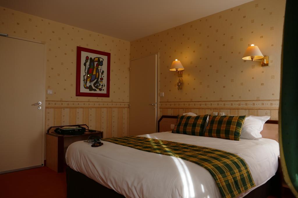 Logis Hotels Le Champalud Restaurant La Citadelle Oree-d'Anjou Room photo