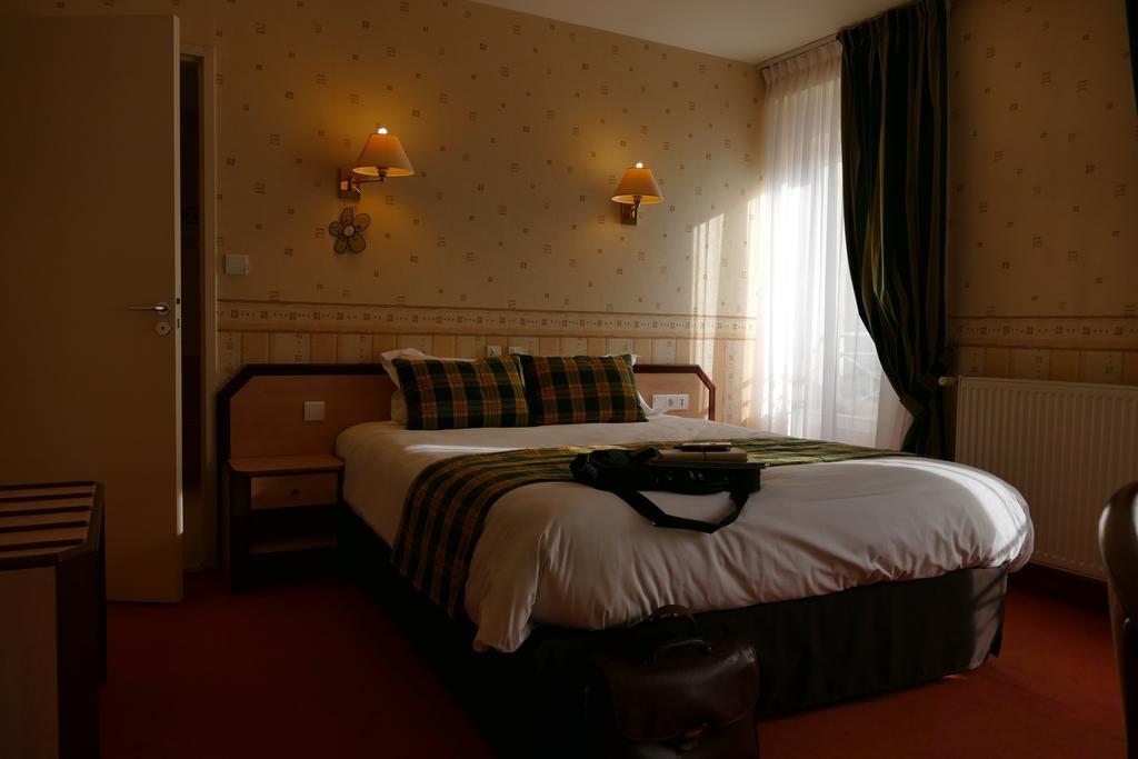 Logis Hotels Le Champalud Restaurant La Citadelle Oree-d'Anjou Room photo