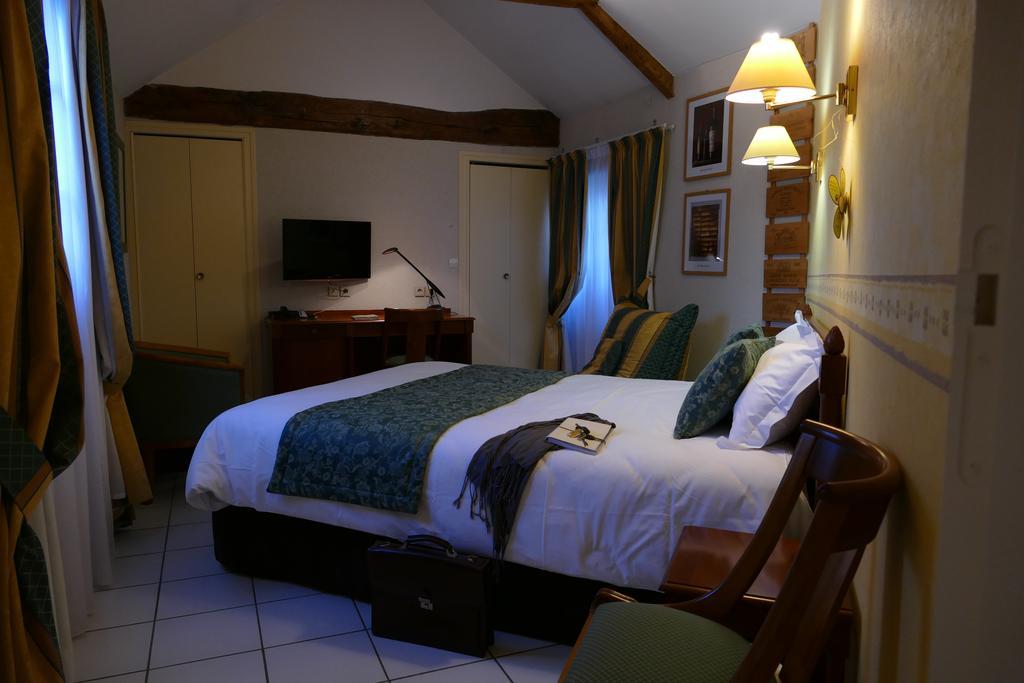 Logis Hotels Le Champalud Restaurant La Citadelle Oree-d'Anjou Room photo