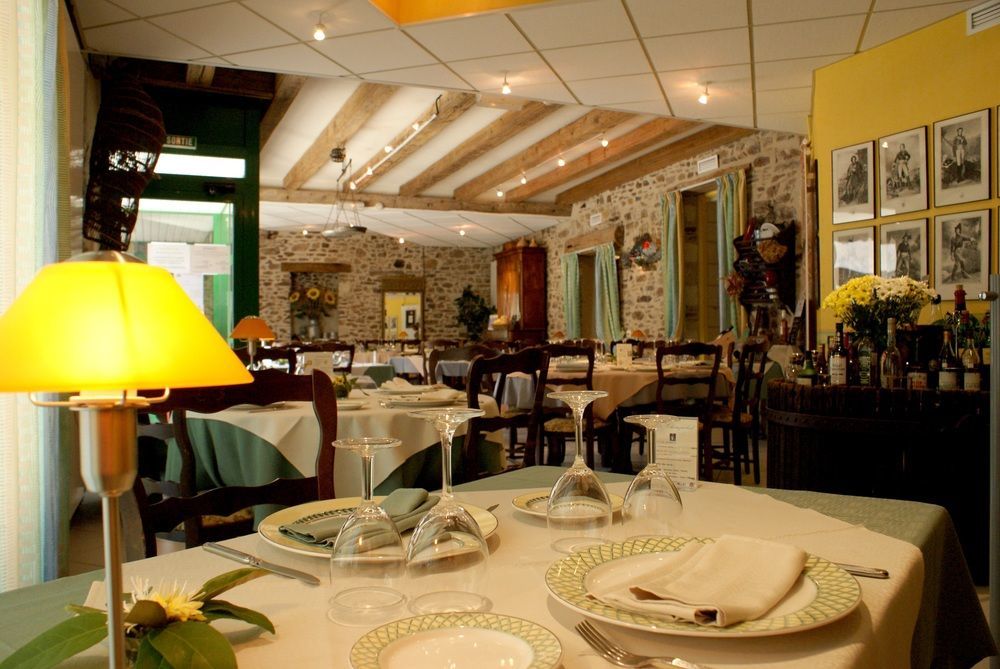 Logis Hotels Le Champalud Restaurant La Citadelle Oree-d'Anjou Exterior photo